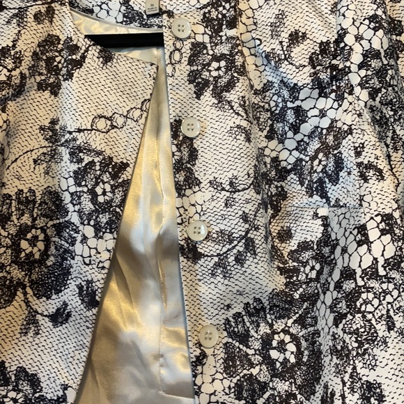 Floral “Scandal” Jacket - Picture 6 of 6